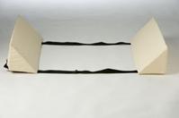Wiggen voor zijdelingse ondersteuning in bed, met stroken beige